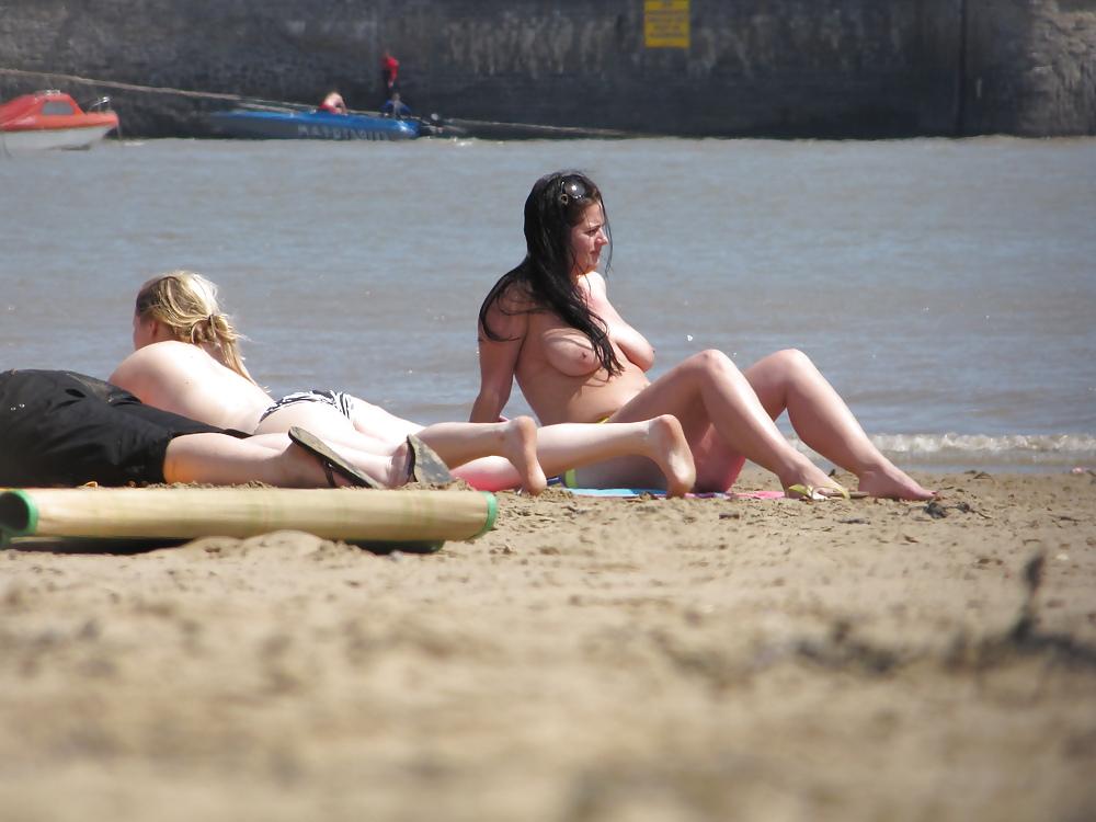 7P Chubby beach brunette topless