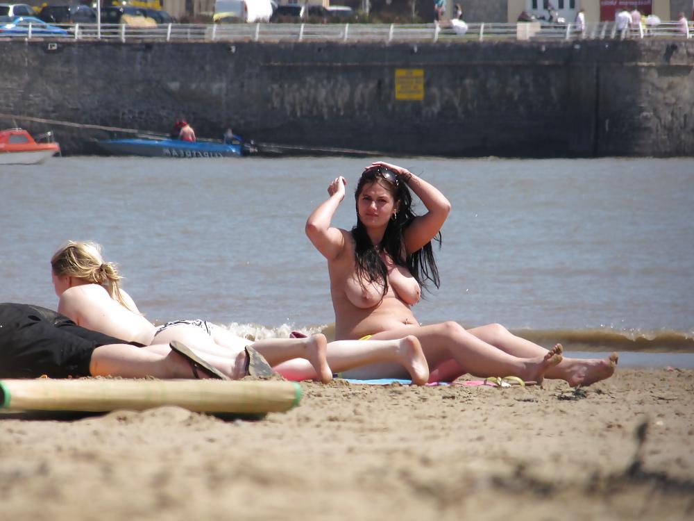 7P Chubby beach brunette topless