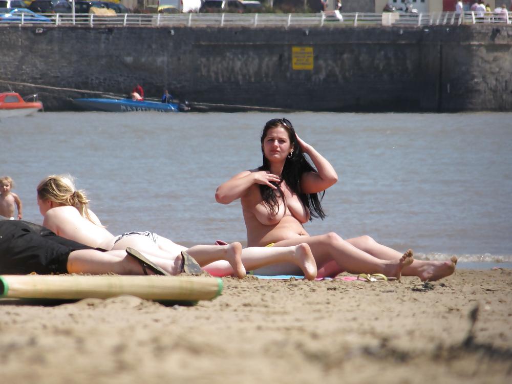 7P Chubby beach brunette topless