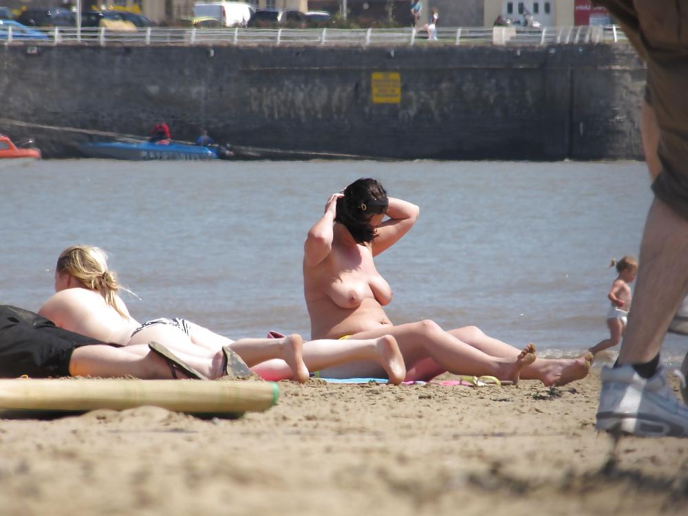 7P Chubby beach brunette topless