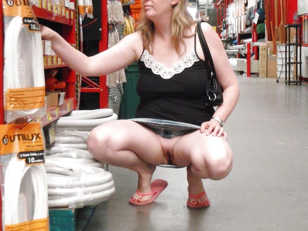25P MILF Upskirt - 10