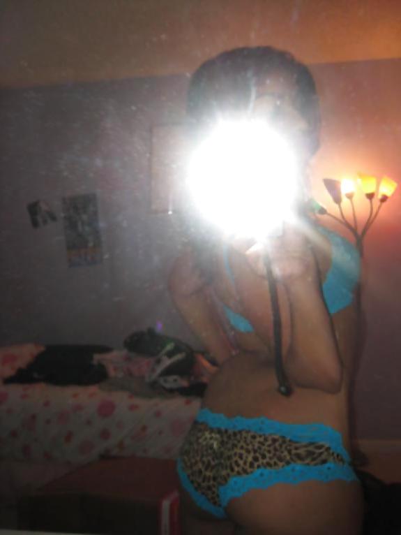 15P Desi indian girl exposing