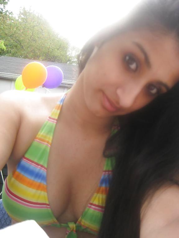 15P Desi indian girl exposing