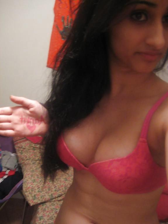 15P Desi indian girl exposing