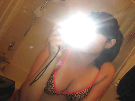 15P Desi indian girl exposing