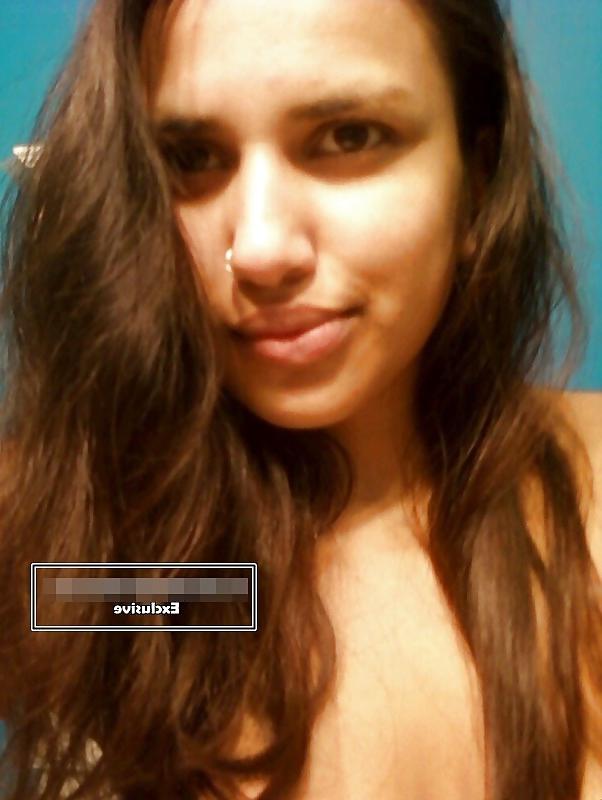 6P Kolkata girlfriend Avanika self shot exclusive nude pictures
