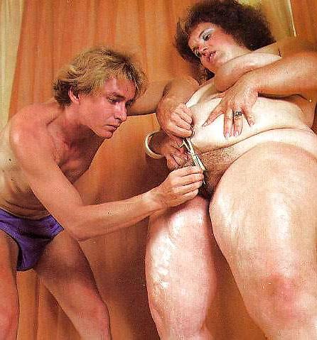 25P Flabby brunette having some fun with her guy