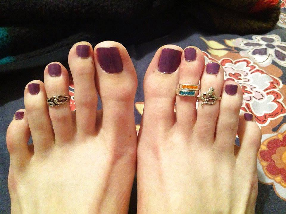 25P Woman : Kisses and feet 