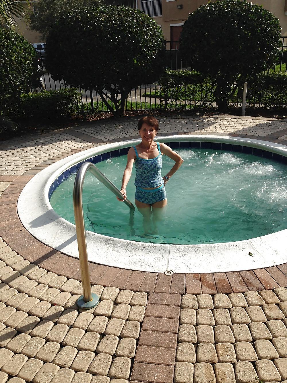 9P Suzie au codo floride