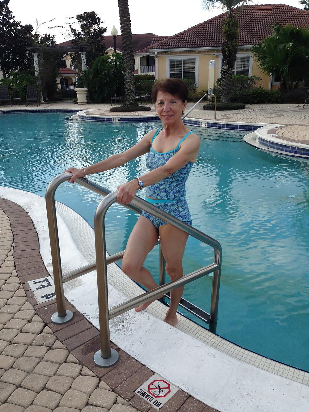 9P Suzie au codo floride