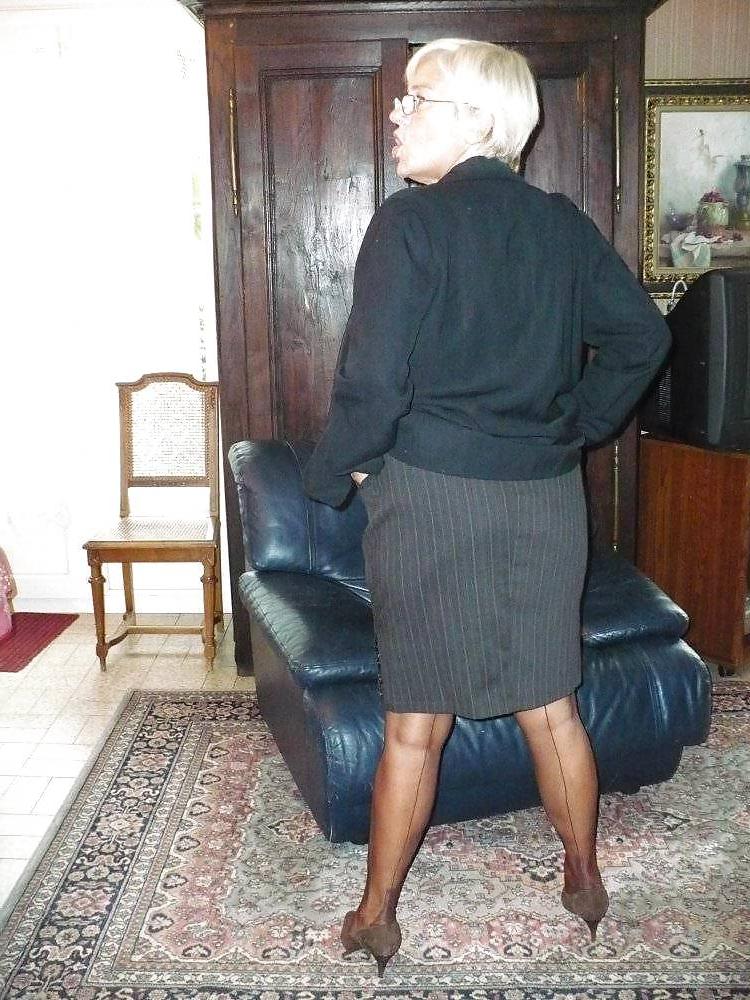 25P Mature Beauty - Annick 44
