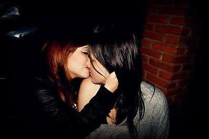 25P Girls making out and kissing