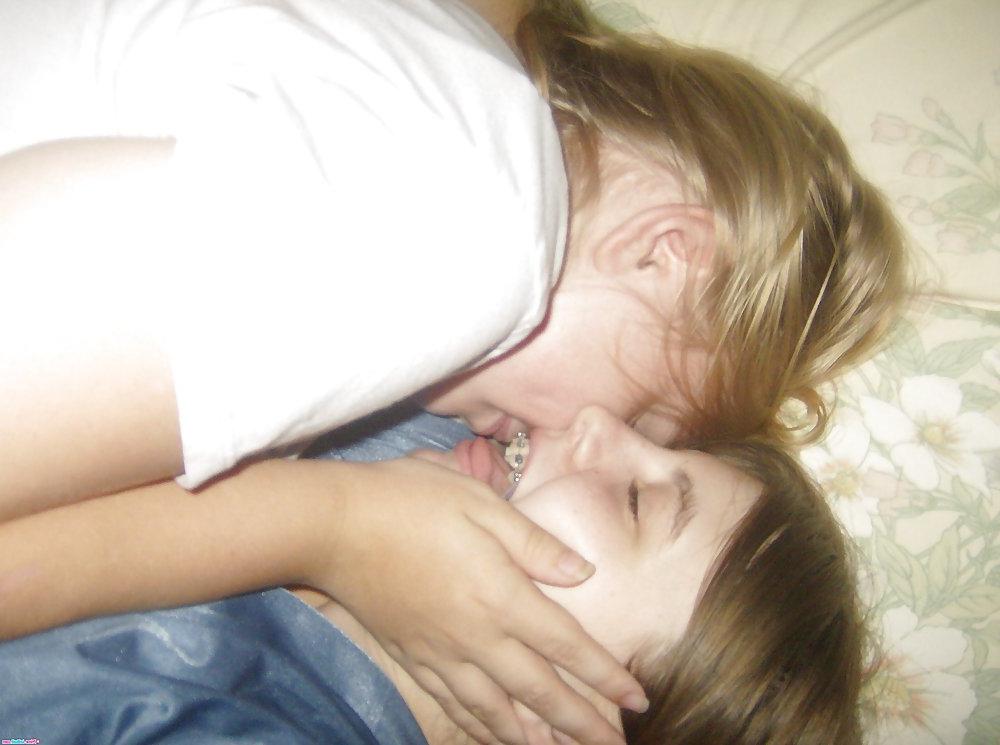 25P Girls making out and kissing