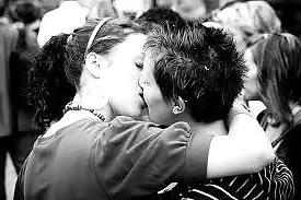 25P Girls making out and kissing