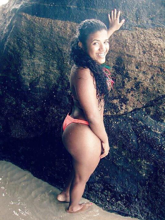 9P Cute girls beach