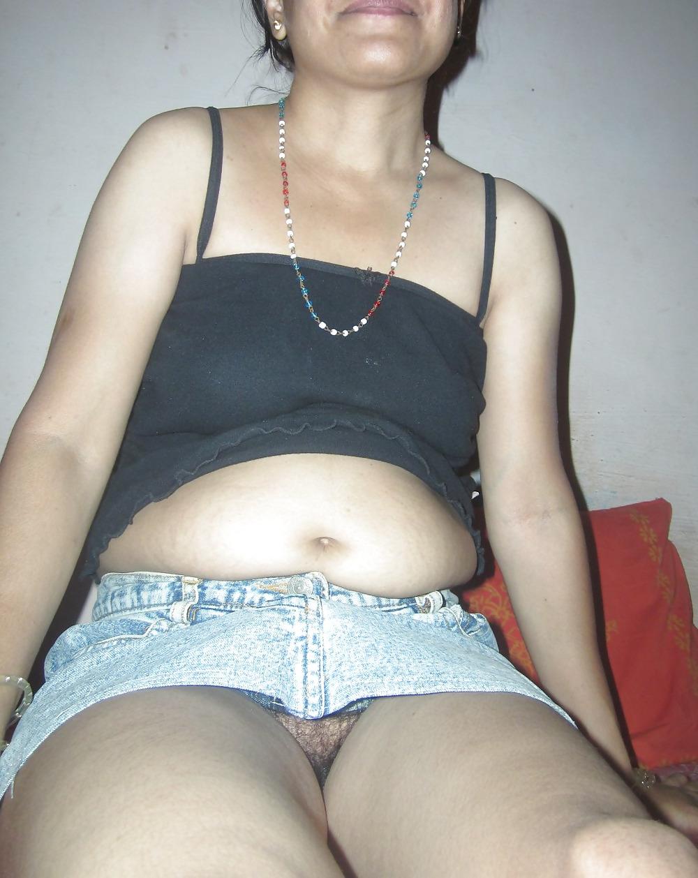 25P DESI UPSKIRT PART 2