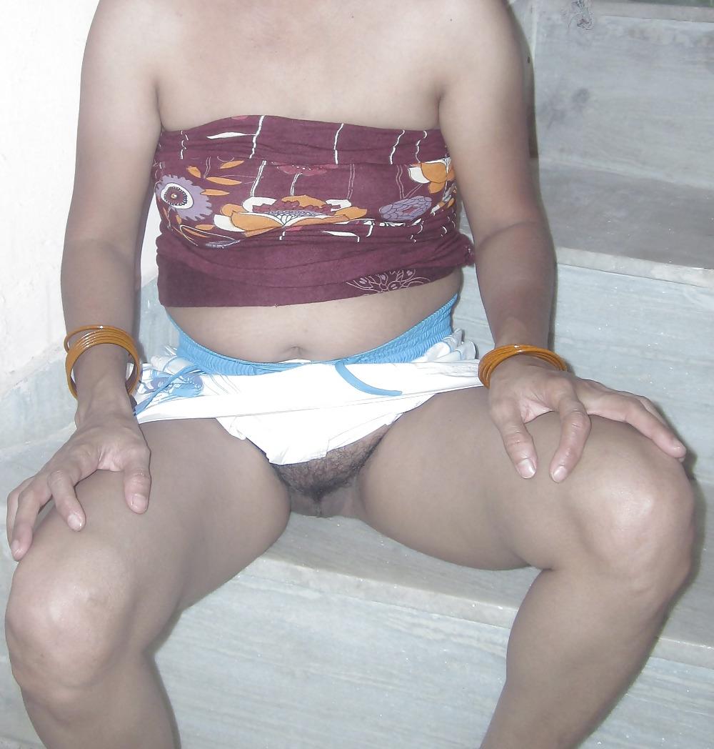 25P DESI UPSKIRT PART 2