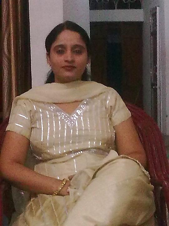 13P Desi aunty