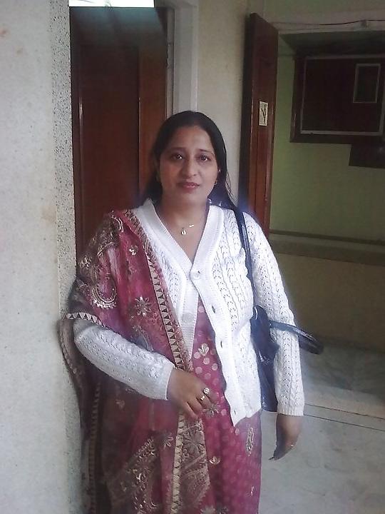 13P Desi aunty