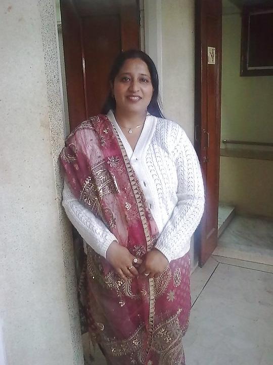 13P Desi aunty