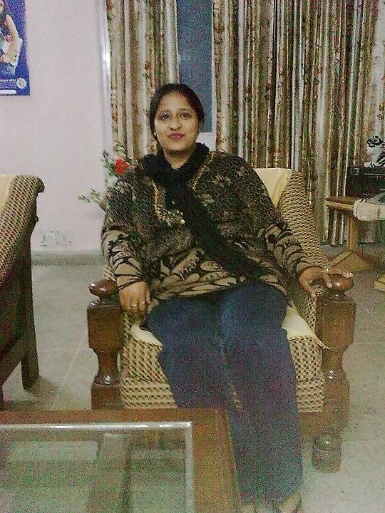 13P Desi aunty