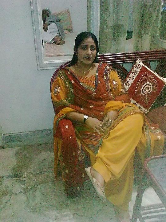 13P Desi aunty