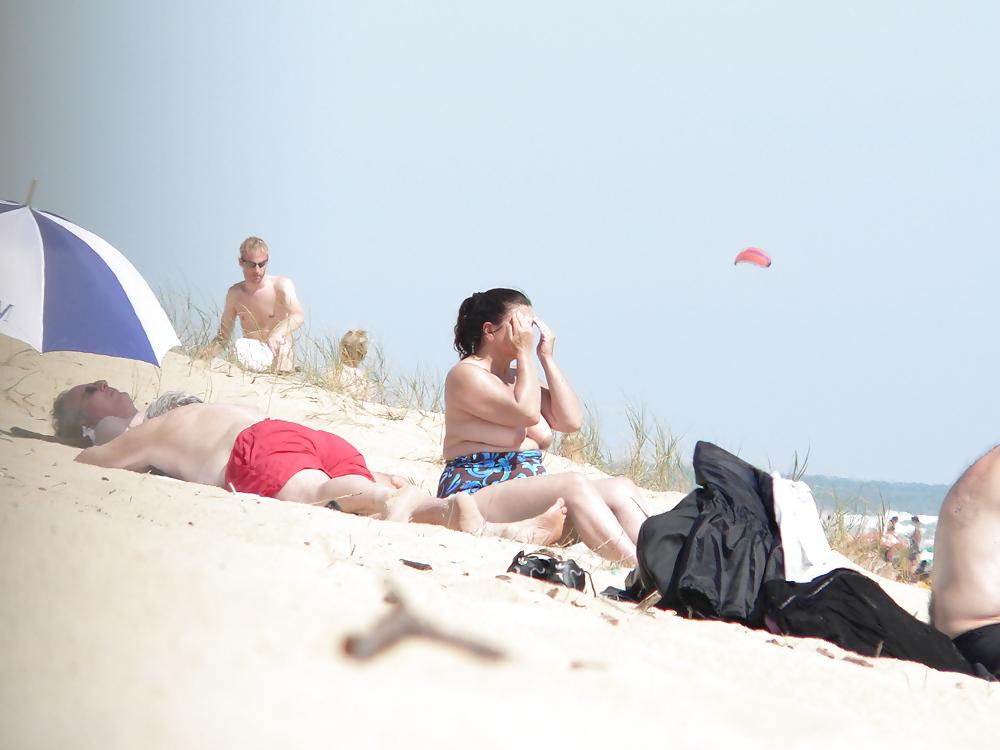 15P Chubby beach topless brunette