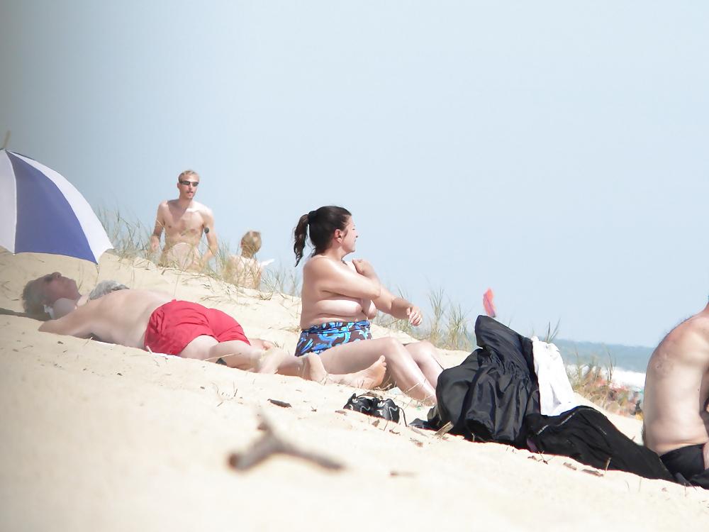15P Chubby beach topless brunette
