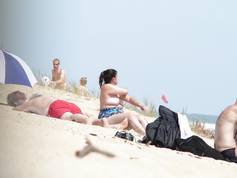 15P Chubby beach topless brunette