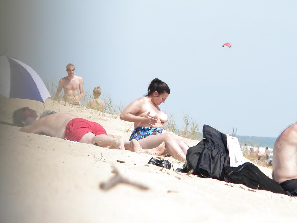 15P Chubby beach topless brunette