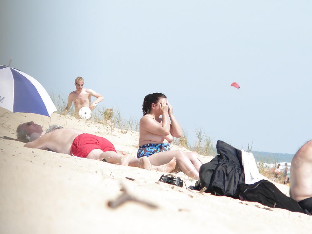 15P Chubby beach topless brunette