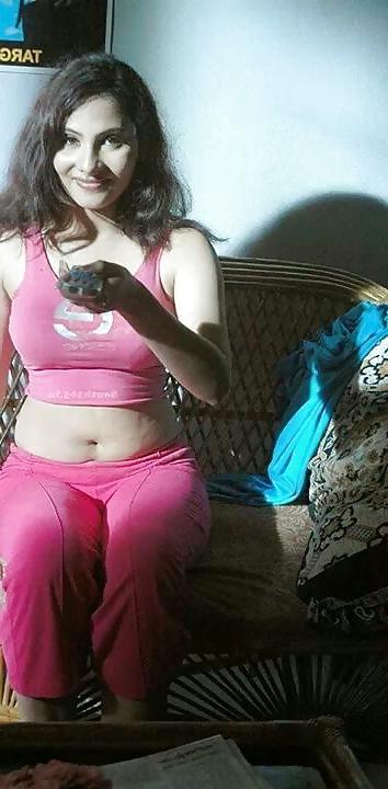 25P Desi Nude and Non Nude 2