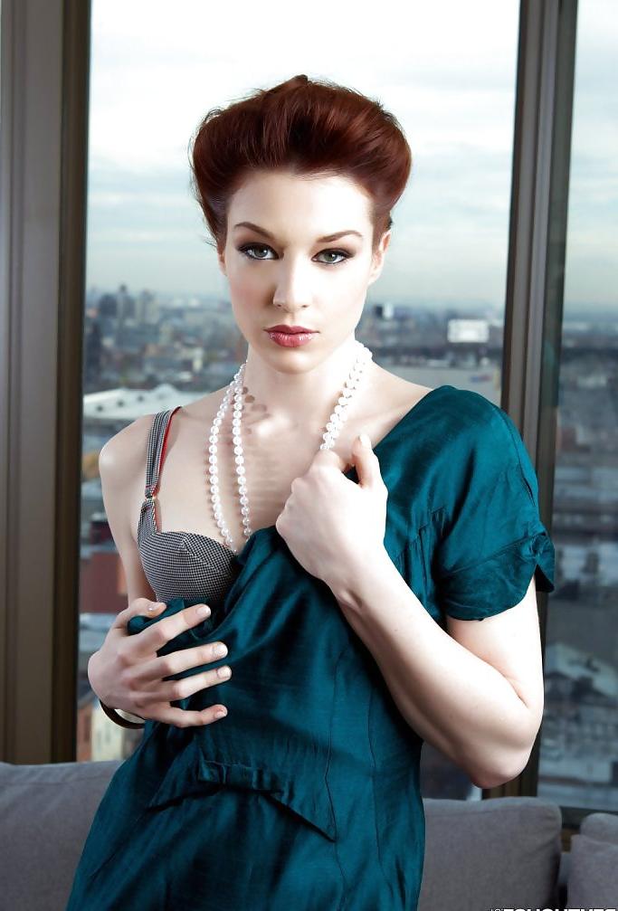 25P VINTAGE REDHEAD BEAUTY