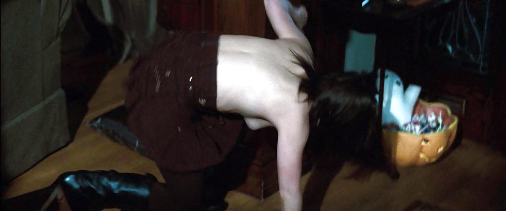 17P Danielle Harris nekkid in Rob Zombie's Halloween! 