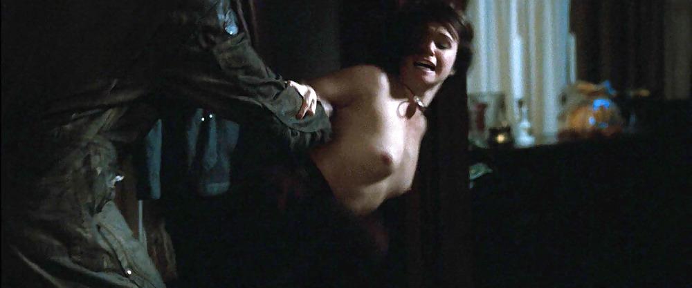 17P Danielle Harris nekkid in Rob Zombie's Halloween! 