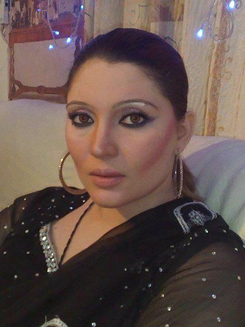 25P Desi milf khshbo
