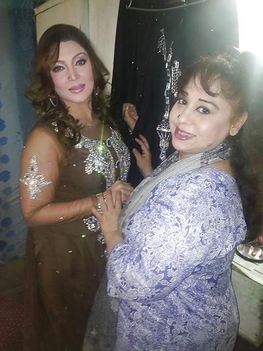25P Desi milf khshbo