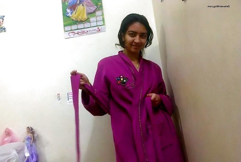 10P Desi Girl ausziehen