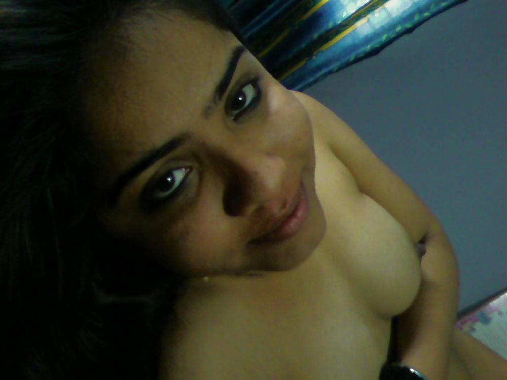 9P Desi Girl Nude and Sexy