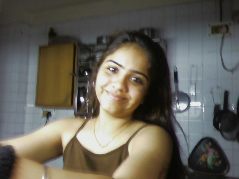 9P Desi Girl Nude and Sexy