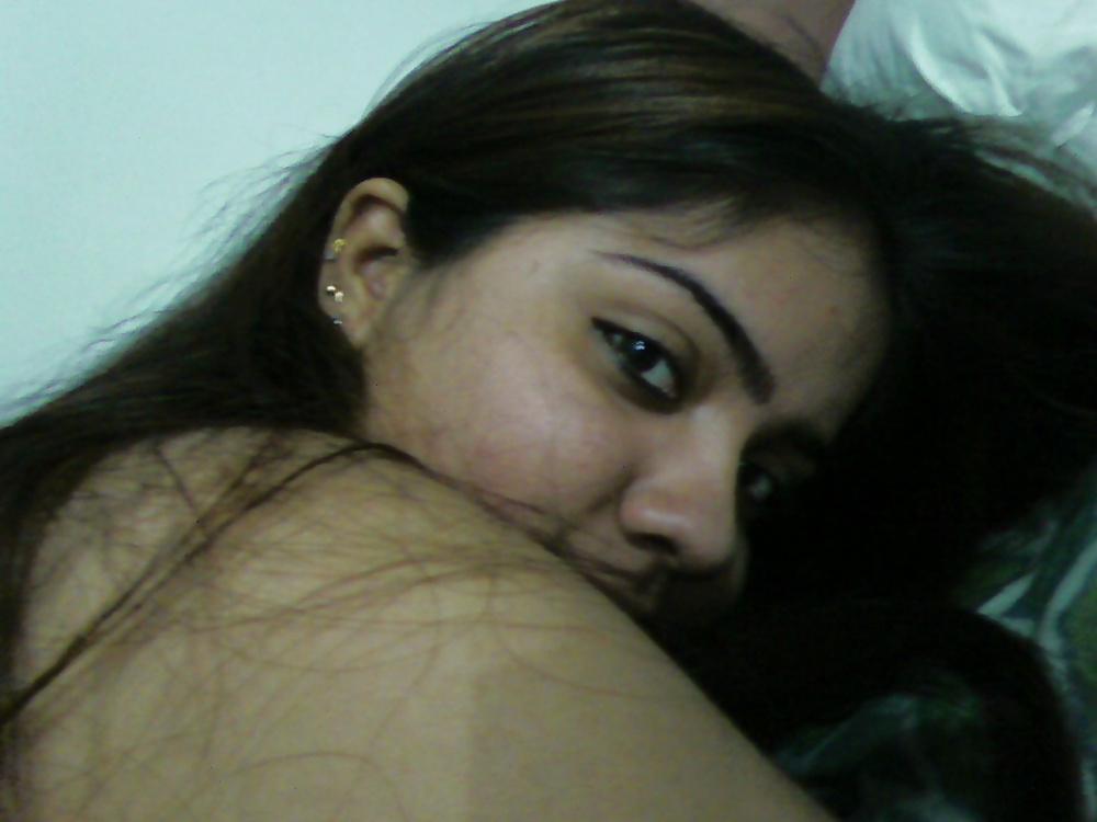 9P Desi Girl Nude and Sexy