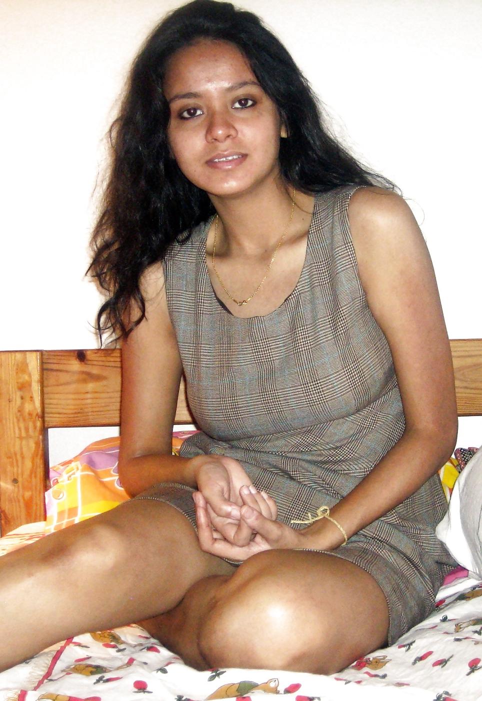 9P Desi Girl Nude and Sexy