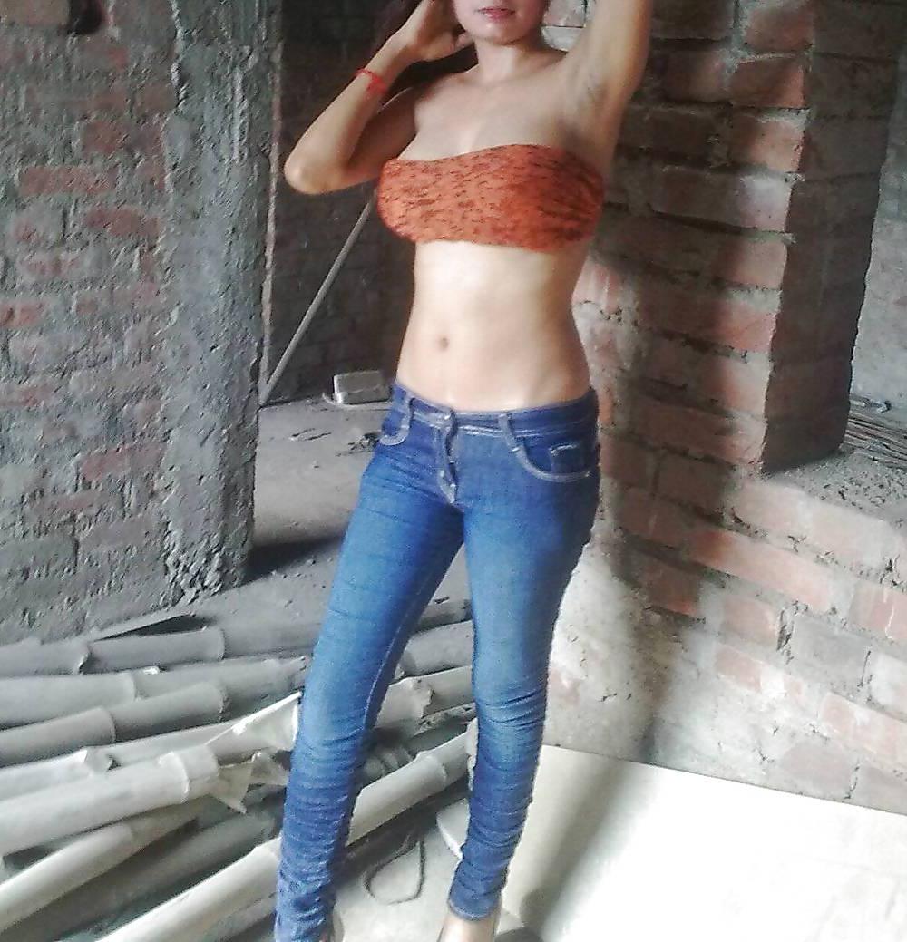 8P Bold outdoor Desi Females