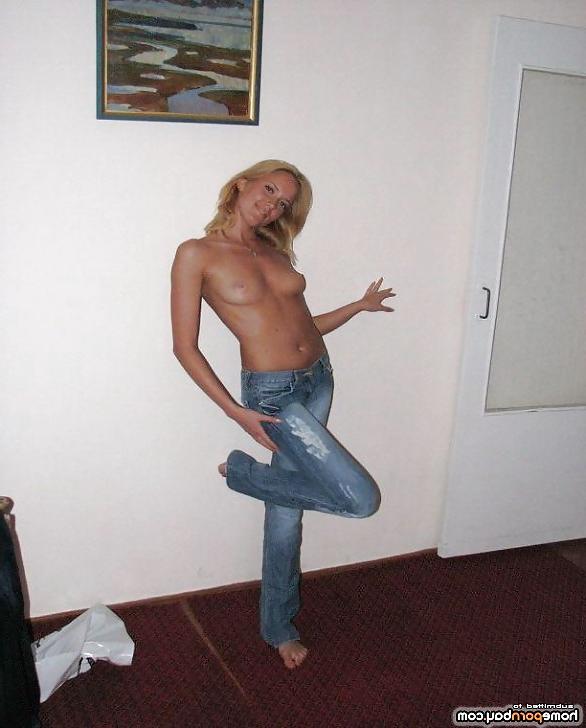 25P Flexible blonde showing off