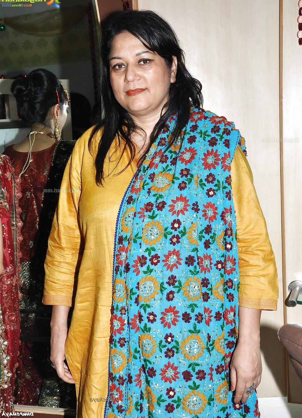 7P Desi Aunties 