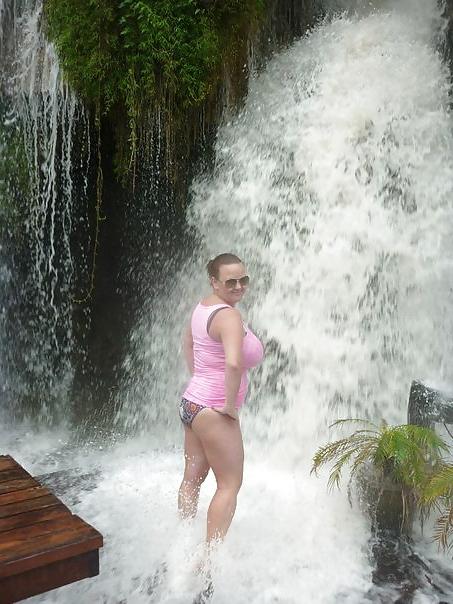 20P Busty Russian Woman 1580