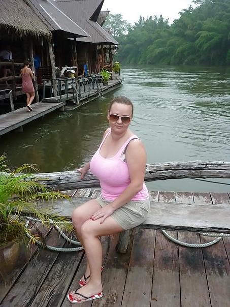 20P Busty Russian Woman 1580