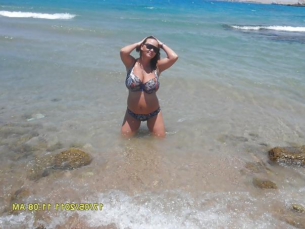 20P Busty Russian Woman 1580