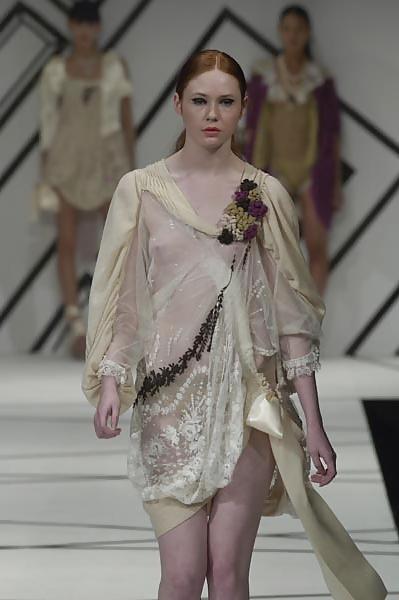 6P Karen Gillan See-Through Catwalk
