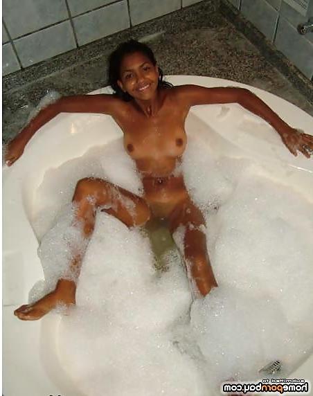 15P Nude and very happy